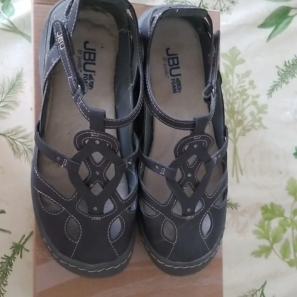 JBU Women's Shoes - Picture 2 of 3